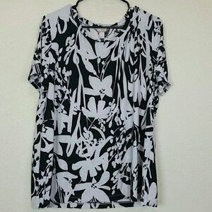 3/$15 White stag flower top women's size XL